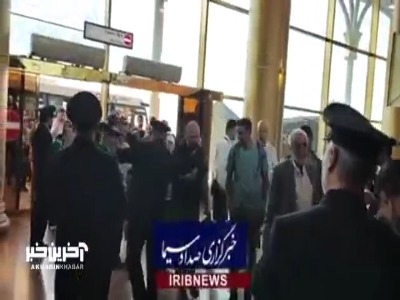 استقبال خادمان رضوی در فرودگاه مشهد از زائران امام رئوف