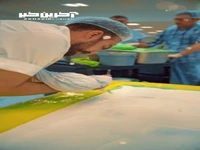 تصاویری از تهیه کیک تولد امام رضا(ع)