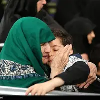عکس/ حال مادر شهید جمهور در گرامیداشت شهدای خدمت