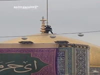  تعویض پرچم گنبد مطهر رضوی، در آستانه سالروز ولادت حضرت رضا (ع)