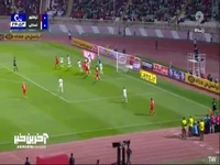 گل اول تراکتور به نساجی که داور بعد از بازبینی رد کرد