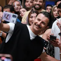 استایل جالب امین حیایی در اکران مردمی «زیبا صدایم کن»