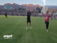 هواداران خیبر وحید امیری را به شدت تشویق کردند