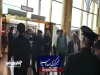 استقبال خادمان رضوی در فرودگاه مشهد از زائران امام رئوف
