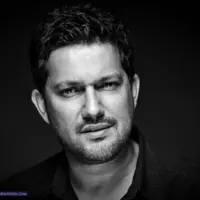چهره ها/ سلفی حامد بهداد در حال رانندگی