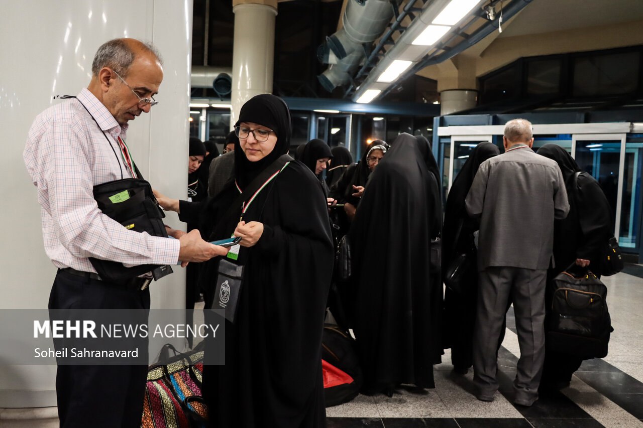 بدرقه زائران حج تمتع از فرودگاه بین‌المللی مشهد
