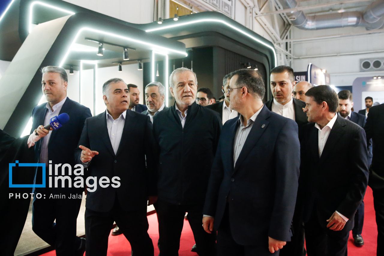 عکس/ بازدید پزشکیان از بیست‌ و نهمین نمایشگاه نفت