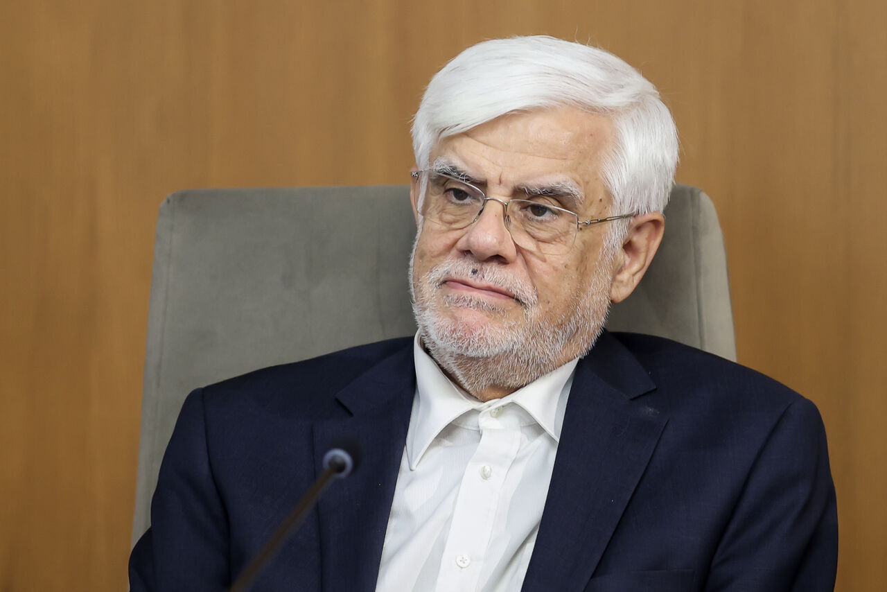کنایه عارف به ترامپ؛ آگاهی از تاریخ، جغرافیا و حقوق بین‌الملل از وظایف اصلی رهبران کشورهاست