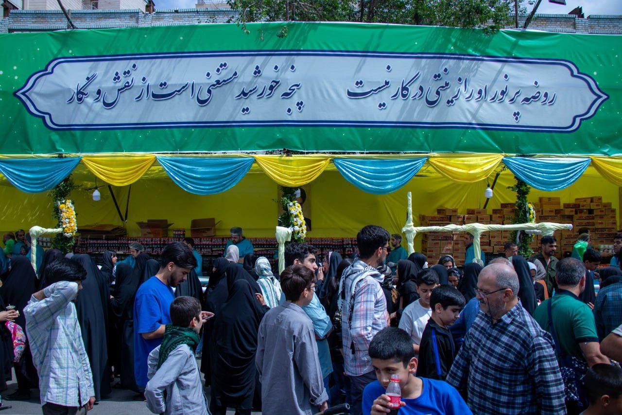 عکس/ پذیرایی موکب آستان قدس از زائران امام رضا
