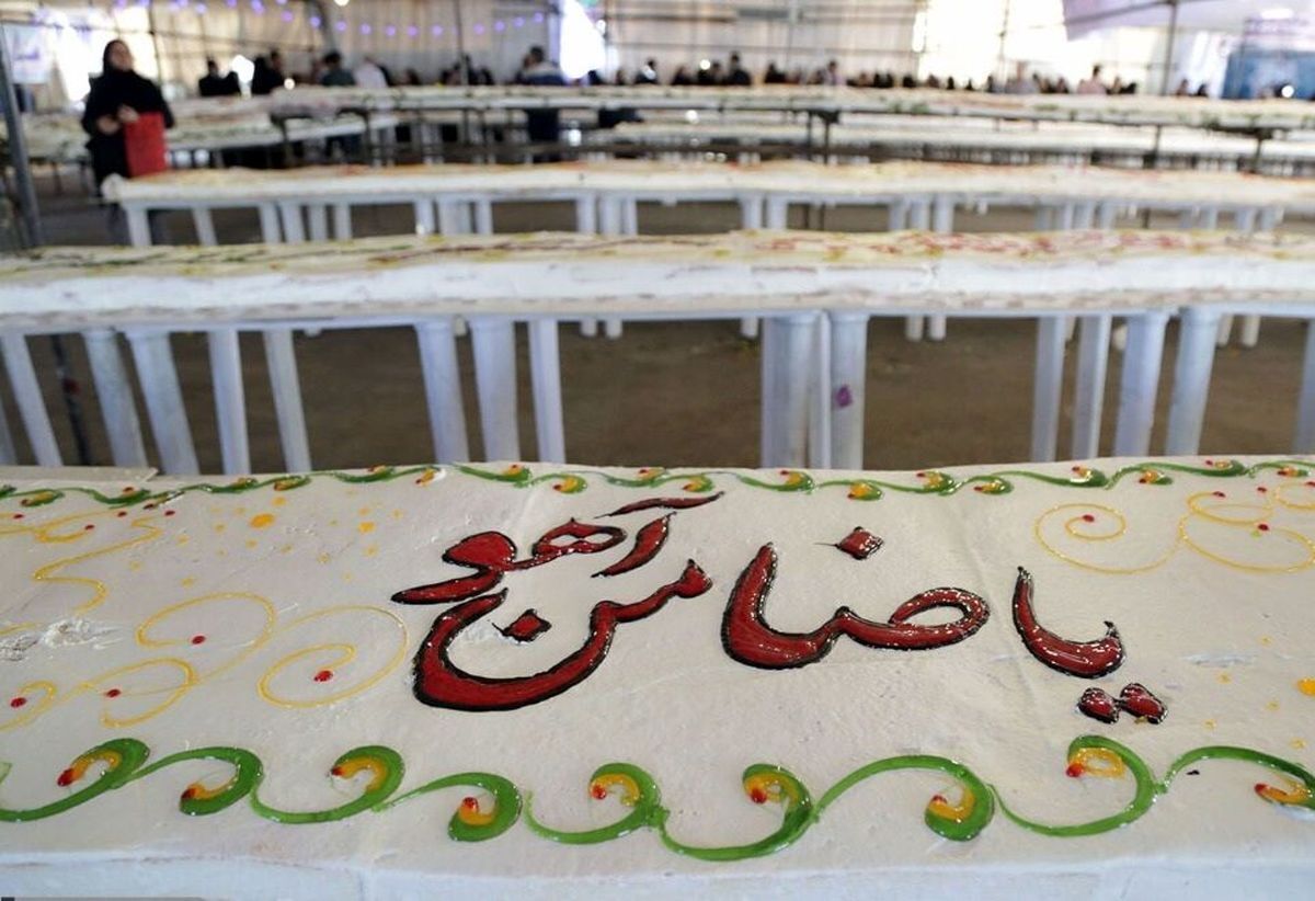 مراحل آماده‌سازی کیک ۳۸۰ متری تولد امام رضا(ع)