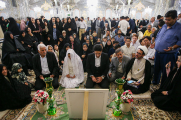 عقد زوجهای جوان به مناسبت میلاد امام هشتم در حرم مطهر رضوی