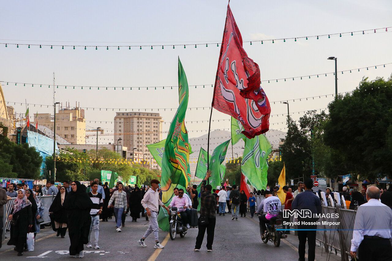 عکس/ جشن مردمی میلاد امام رضا (ع) در مشهد