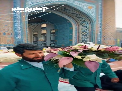 آماده سازی و نصب دسته گل‌های سالروز ولادت امام رضا (ع)