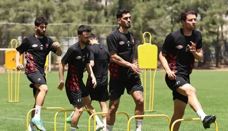 کارتال شاگردانش را به دو گروه تقسیم کرد