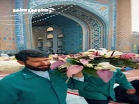 آماده سازی و نصب دسته گل‌های سالروز ولادت امام رضا (ع)