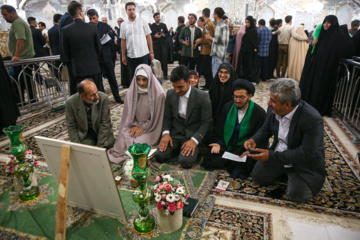 عقد زوجهای جوان به مناسبت میلاد امام هشتم در حرم مطهر رضوی