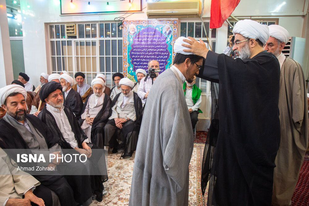 عکس/ عمامه گذاری طلاب در روز میلاد امام رضا(ع) در قم