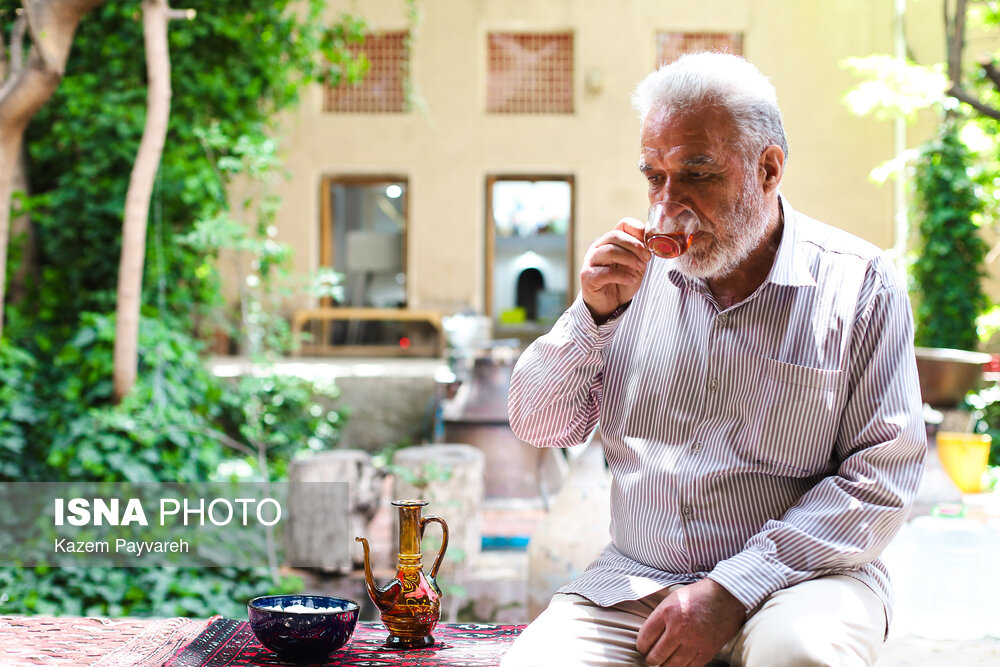 برداشت گل محمدی و گلاب‌گیری در کاشان