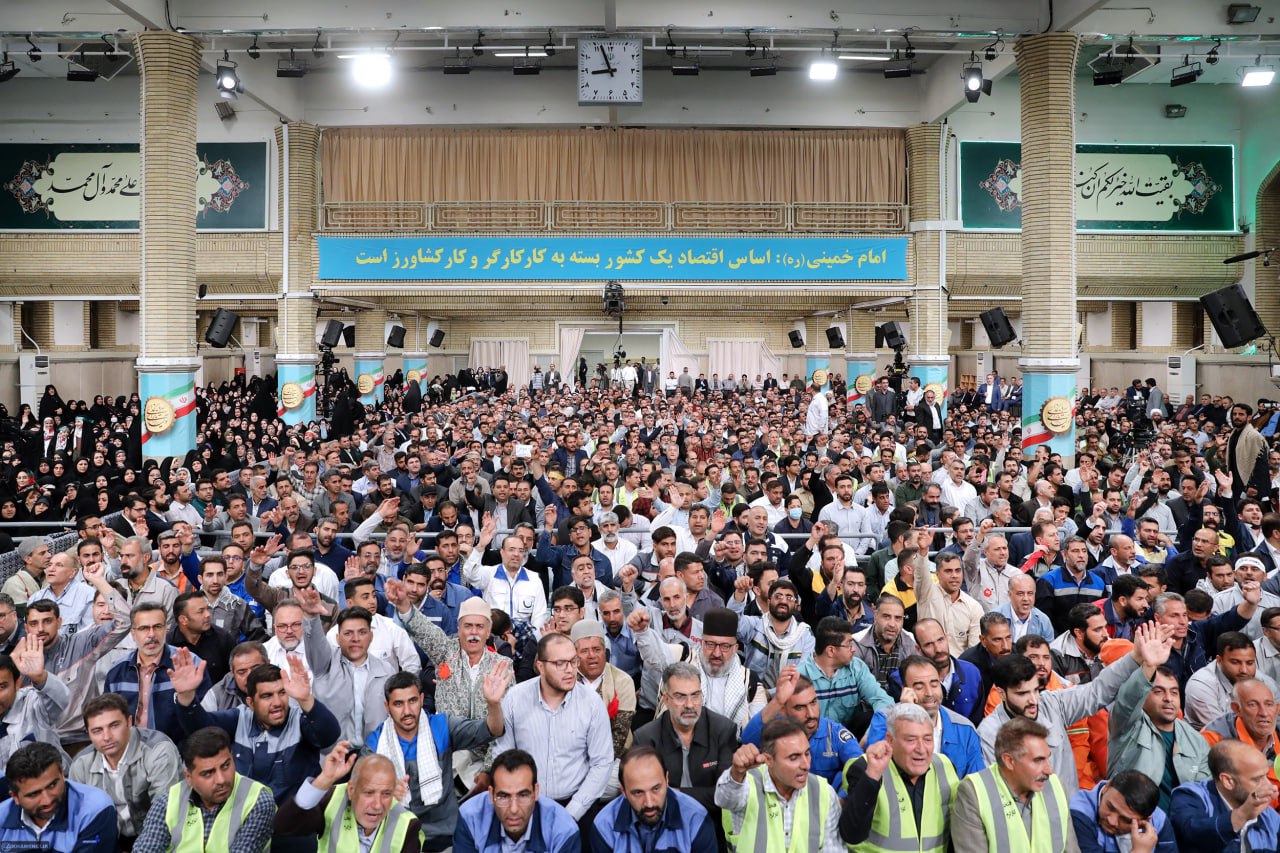 عکس/ دیدار صبح امروز هزاران نفر از کارگران سراسر کشور با رهبر انقلاب