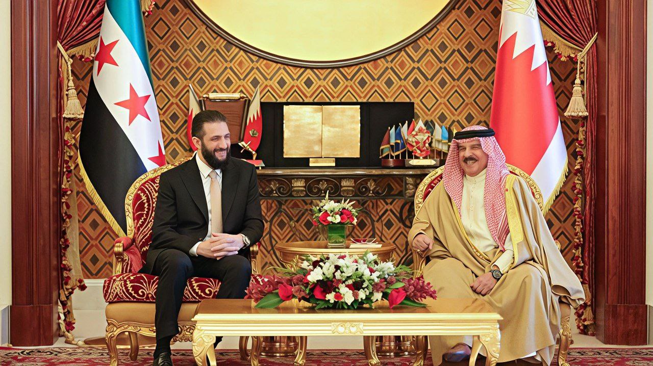 دیدار جولانی با پادشاه بحرین در کاخ الصخیر