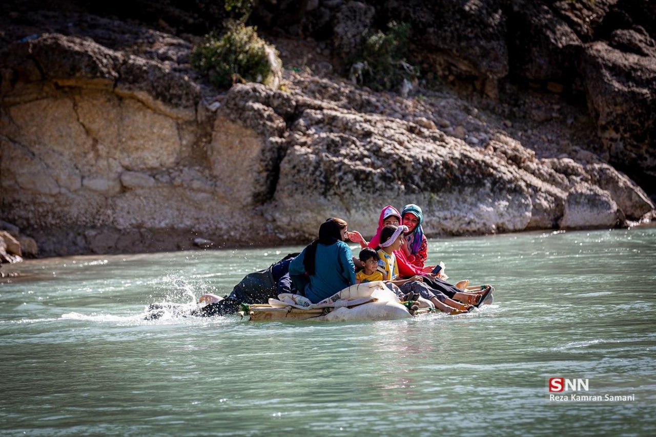 بلم‌سواری در رودخانه گزستان