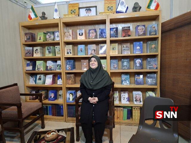 مهاجرانی، سخنگوی دولت چهاردهم در نمایشگاه کتاب تهران حضور یافت