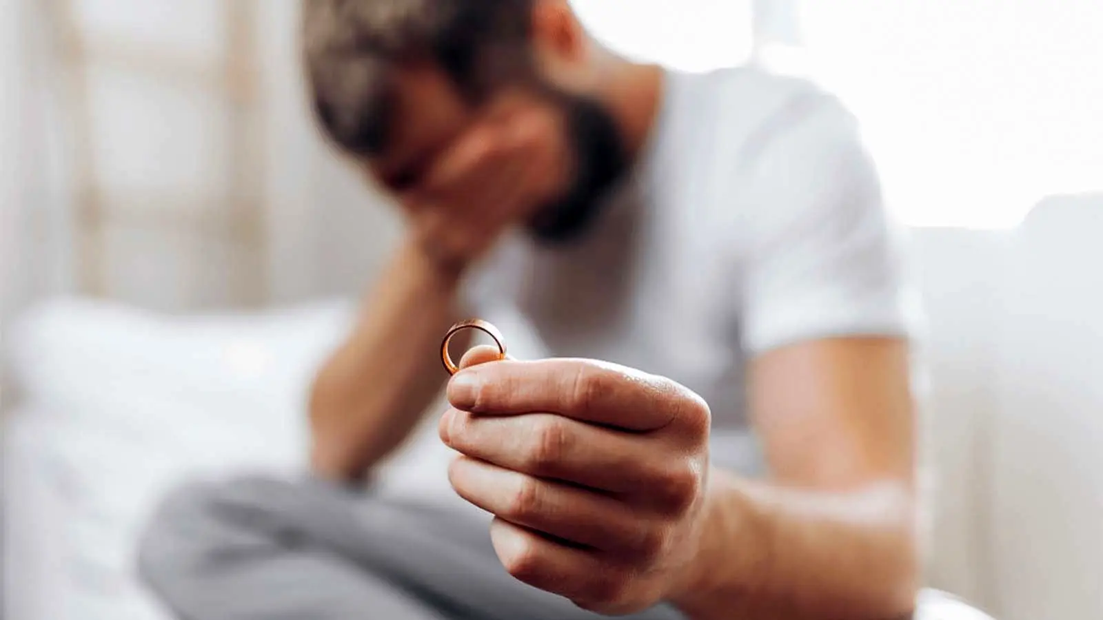 طلاق برای مردان دردناک‌تر است یا زنان؟