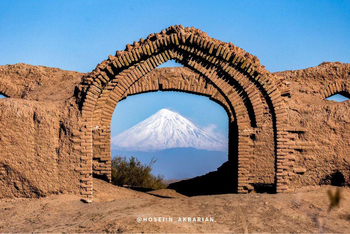 منظره زیبای قله دماوند از پارک ملی کویر
