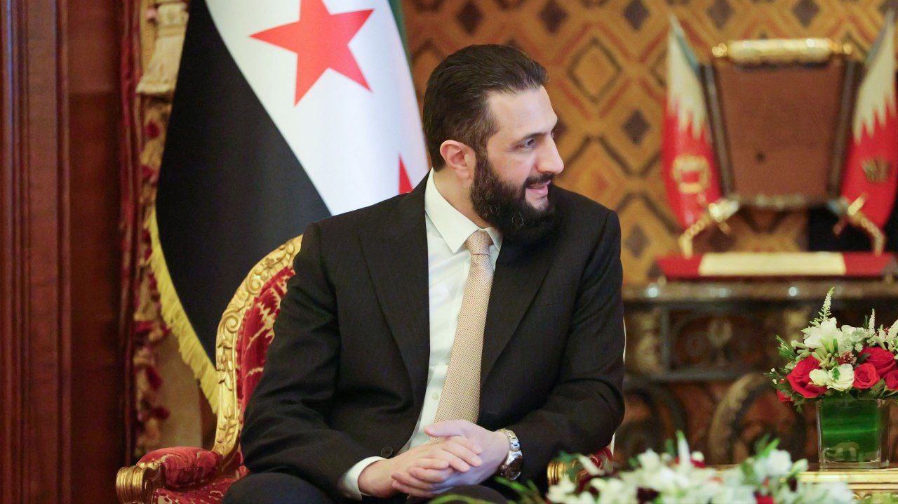 دیدار جولانی با پادشاه بحرین در کاخ الصخیر