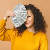 6 نشانه زنان پول پرست که باید بدانید!