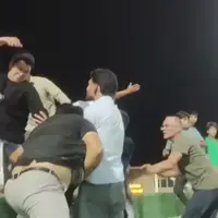 فرد تبر به دست بادیگارد مدیرعامل باشگاه است!