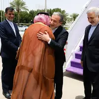 عکس/ استقبال صمیمانه از وزیر خارجه ایران در عربستان