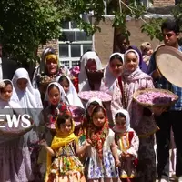 برگزاری آیین ملی گل‌غلتان در ‎ برزک کاشان