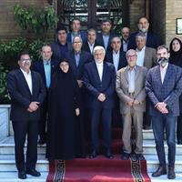 تاکید عارف بر اهمیت تغییر سیاست‌ها در راستای الگوسازی برای نسل جوان