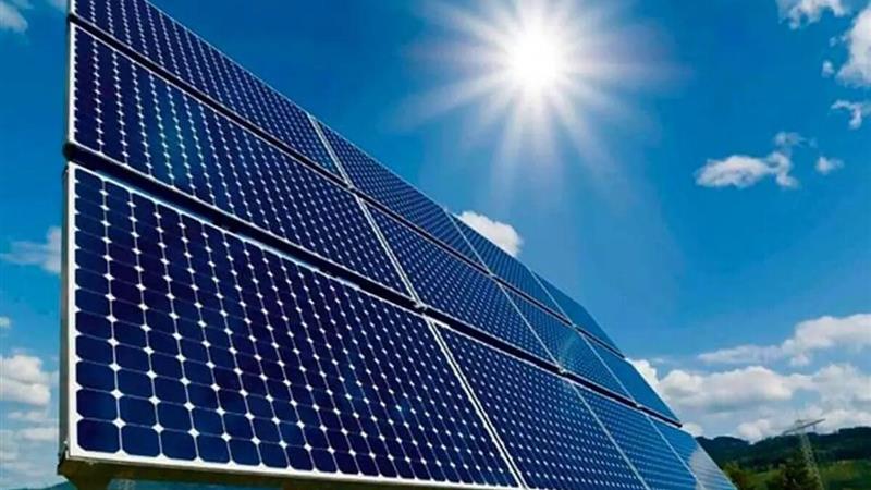 ۳۰ نیروگاه خورشیدی با ظرفیت ۱۵۰ کیلووات در فراهان افتتاح شد