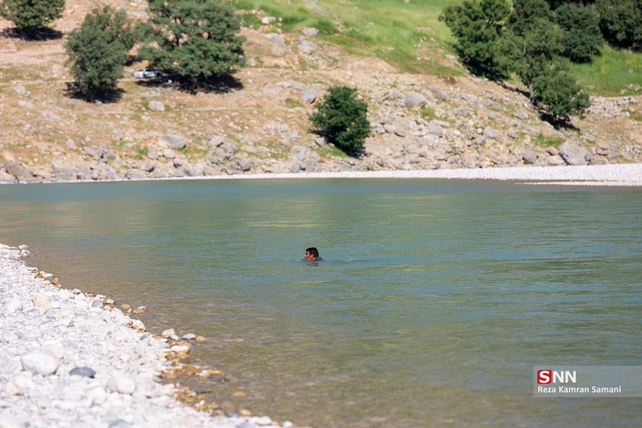 بلم‌سواری در رودخانه گزستان