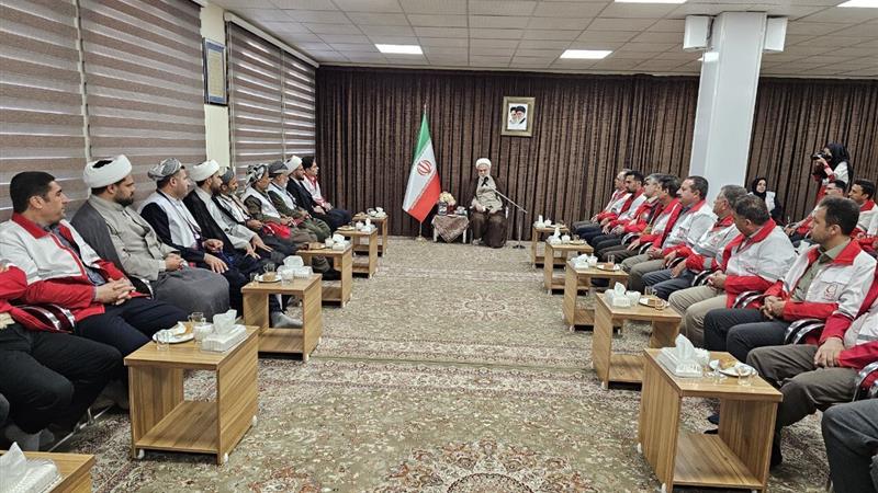 نماینده ولی فقیه در کردستان: مشکلات شغلی امدادگران هلال برطرف شود