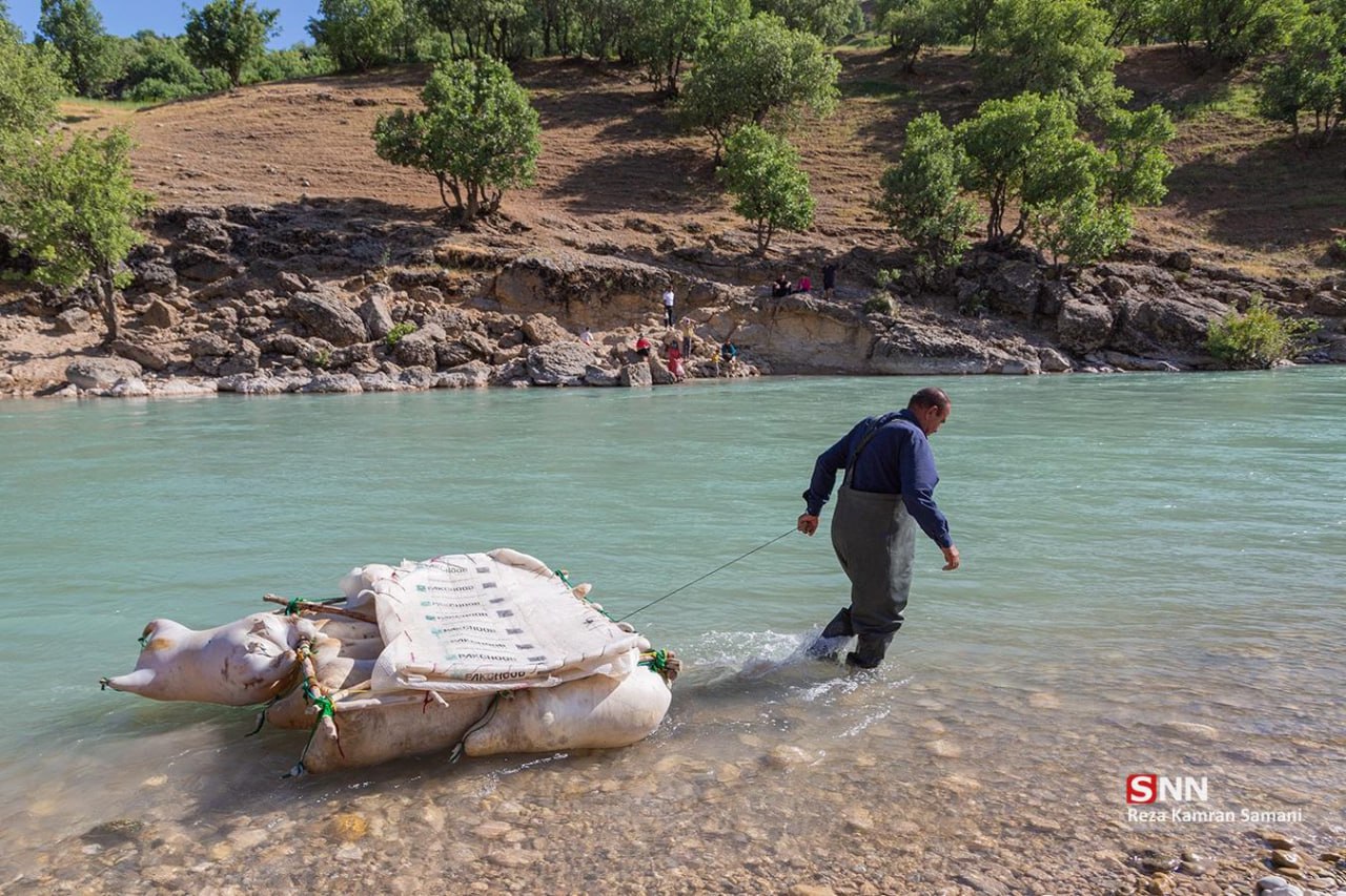 بلم‌سواری در رودخانه گزستان
