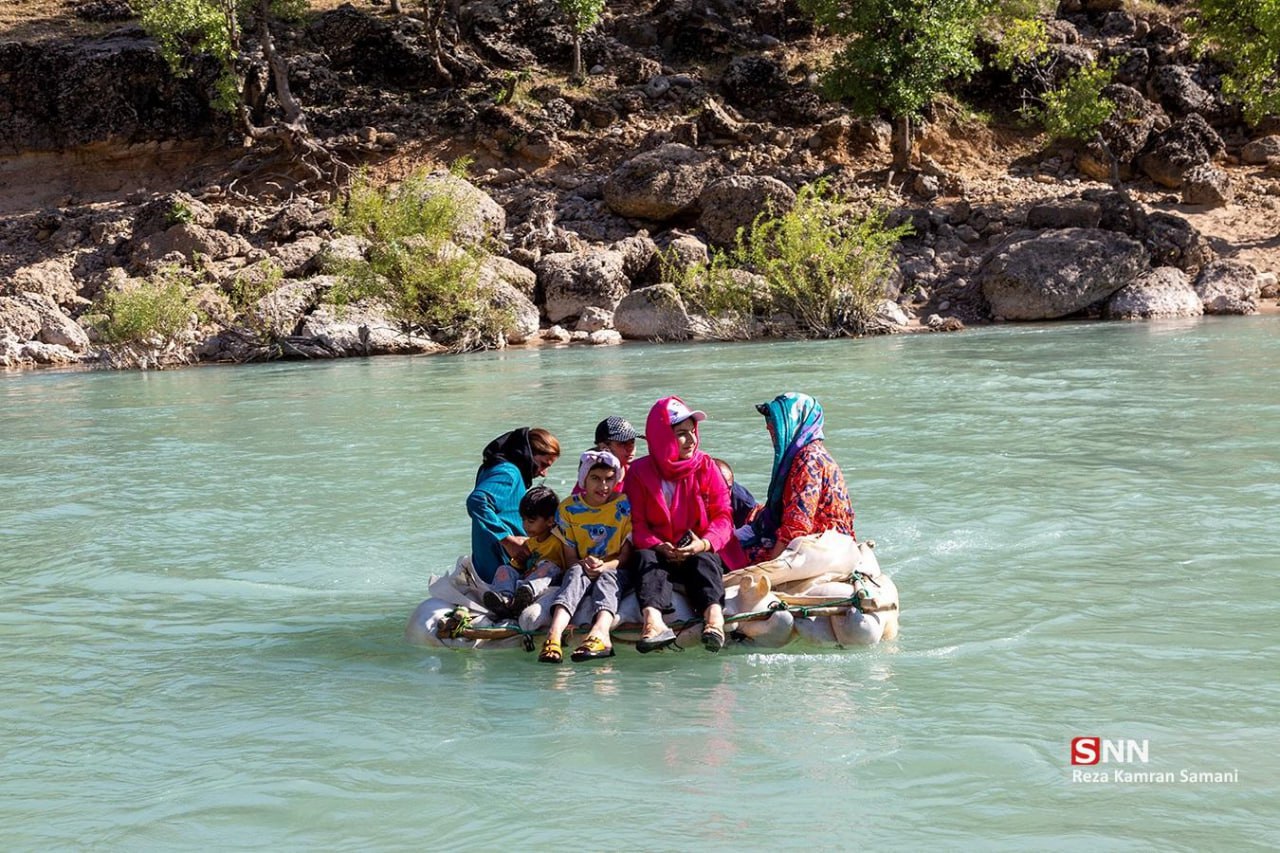 بلم‌سواری در رودخانه گزستان