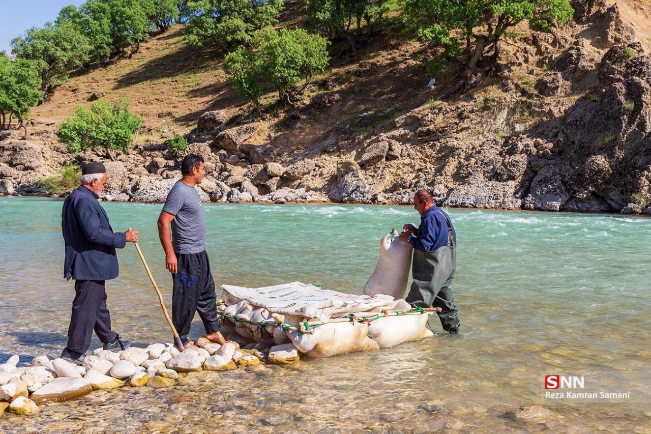 بلم‌سواری در رودخانه گزستان