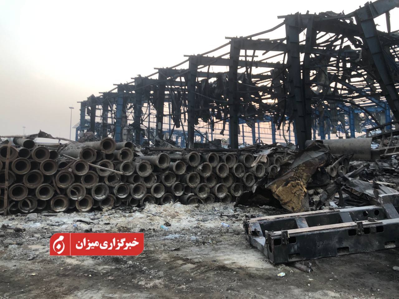 عکس/ جدیدترین تصاویر از محل انفجارِ اسکله بندر شهید رجایی