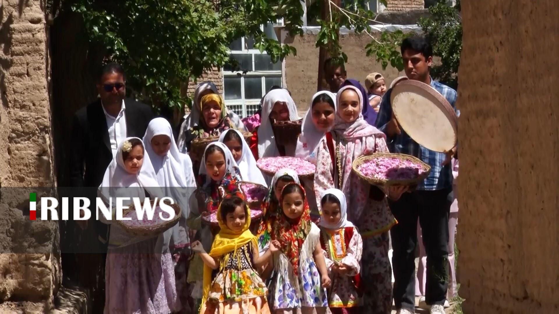 برگزاری آیین ملی گل‌غلتان در ‎ برزک کاشان