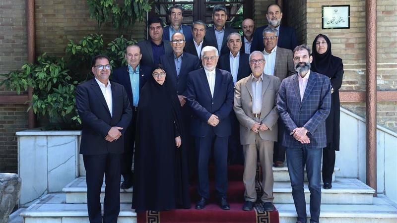 تاکید عارف بر اهمیت تغییر سیاستها در راستای الگوسازی برای نسل جوان