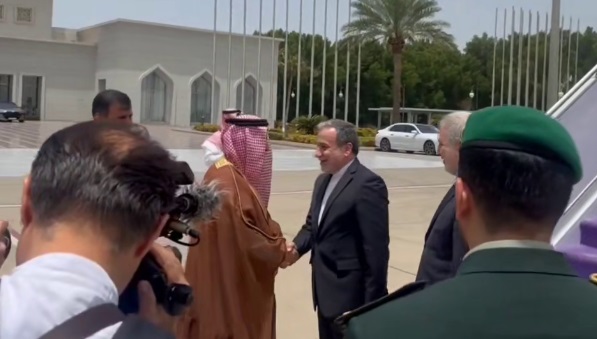 وزیر امور خارجه وارد جده شد