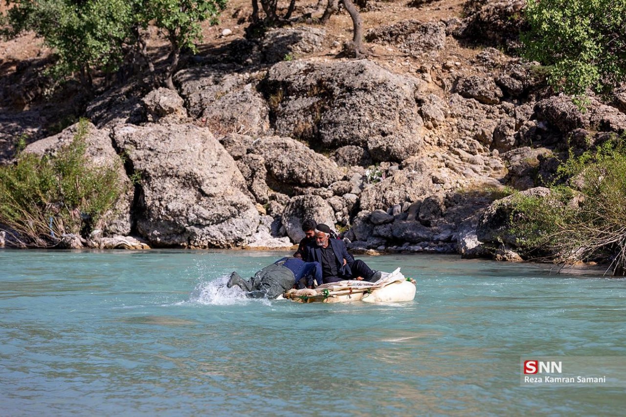 بلم‌سواری در رودخانه گزستان