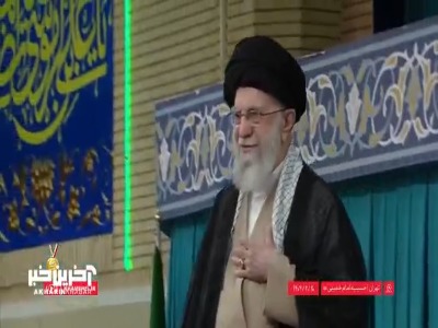 شعارهای جمعی از کارگران سراسر کشور هنگام ورود رهبر انقلاب به حسینیه امام خمینی(ره)