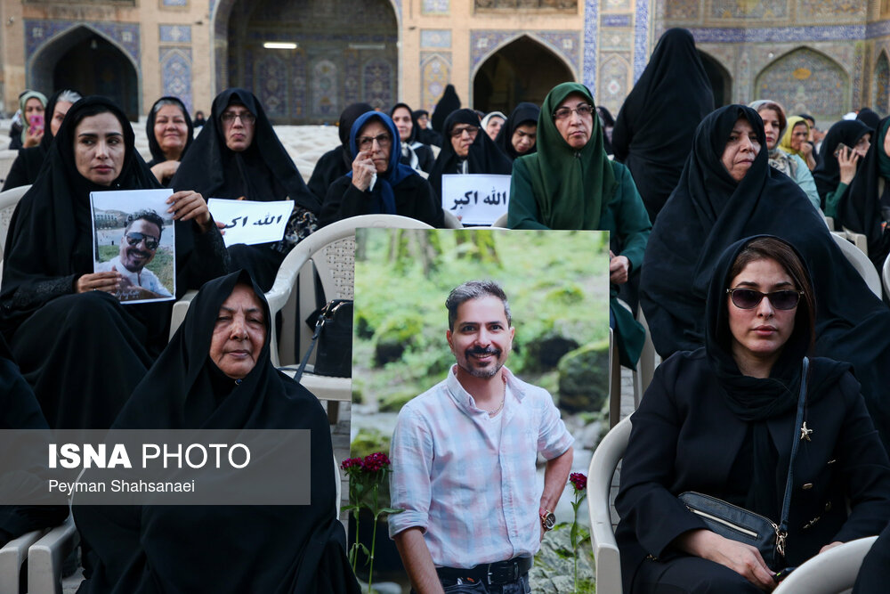 عکس/ مراسم جانباختگان حادثه بندر شهیدرجایی در اصفهان