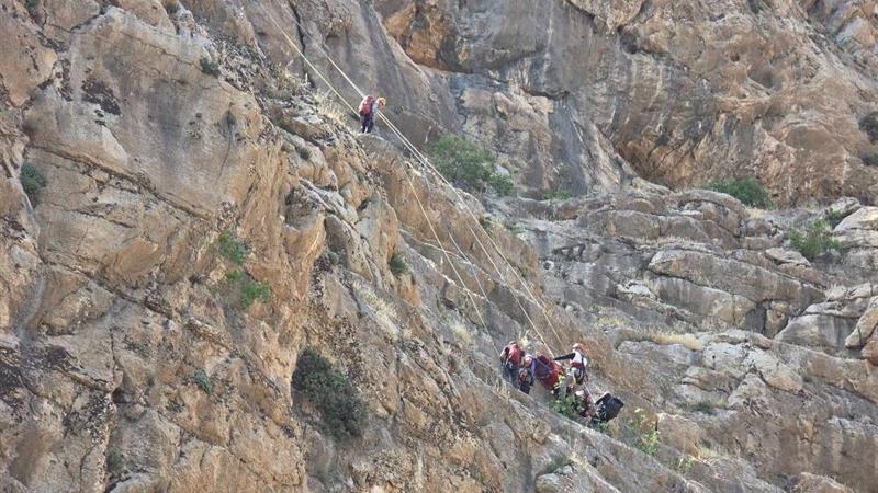 نجات کوهنورد ۴۳ ساله در ارتفاعات دیزین کرج