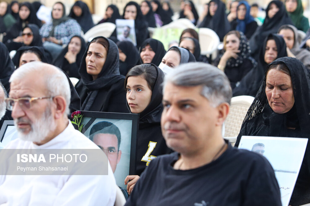 عکس/ مراسم جانباختگان حادثه بندر شهیدرجایی در اصفهان