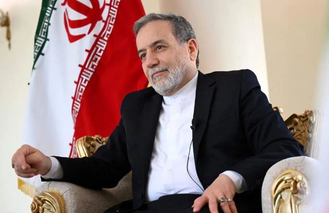 واکنش لارنس نورمن به توضیحات عراقچی درباره غنی سازی پس از دور چهارم مذاکرات 